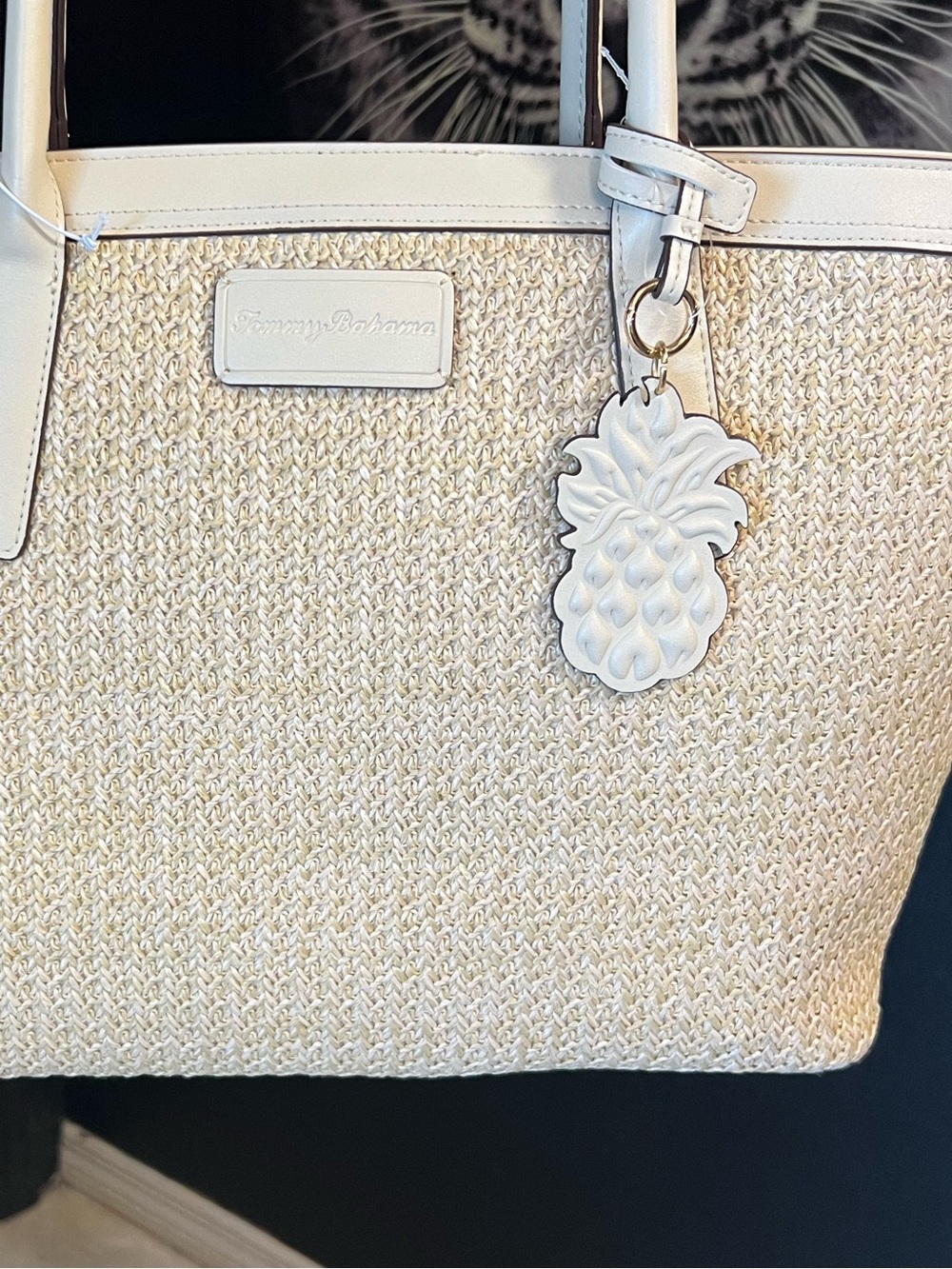 Tommy Bahama Raffia and PU Large Logo Tote with pineapple 🍍 charm-NWT - Picture 12 of 13